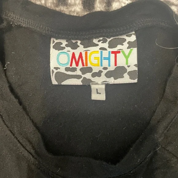 Omighty Women and the earth shirt - Picture 3 of 3